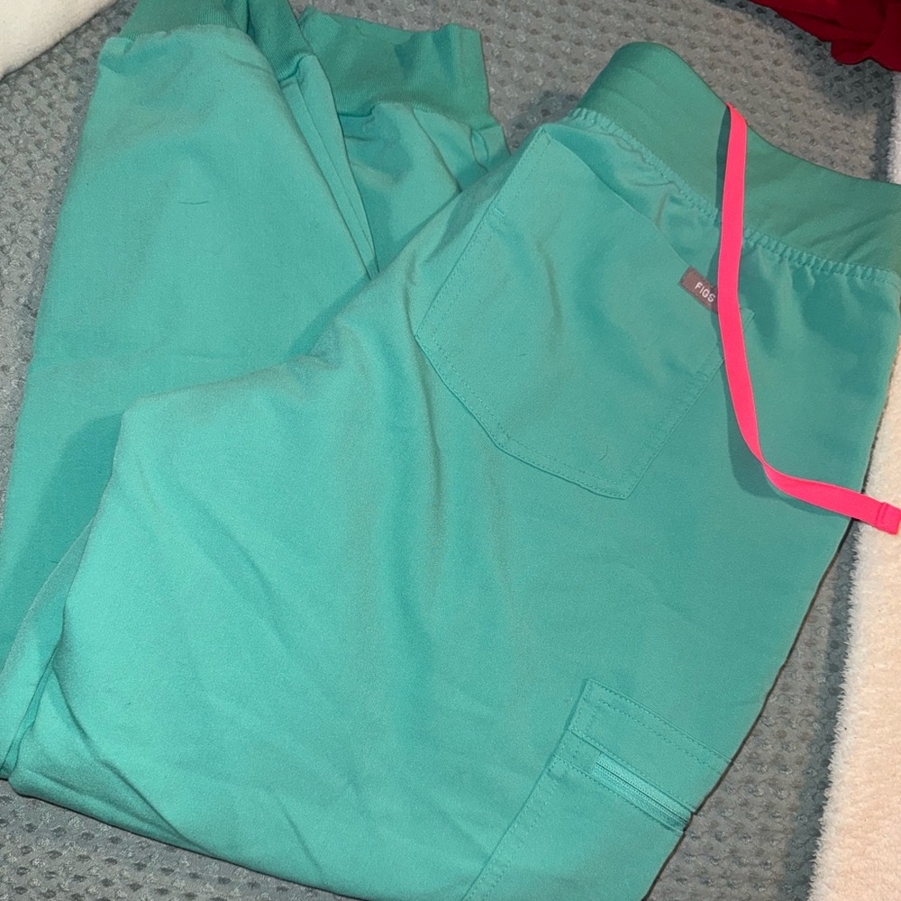 Surgical green Zamora style Figs.